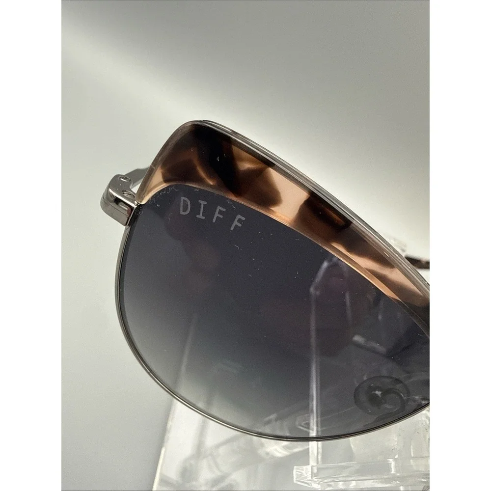 DIFF Eyewear 